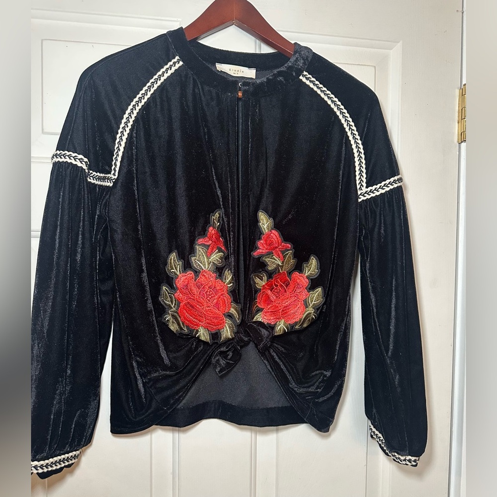 Elodie Black Velvet Floral Embroidered Jacket Size‎ Small Roses.